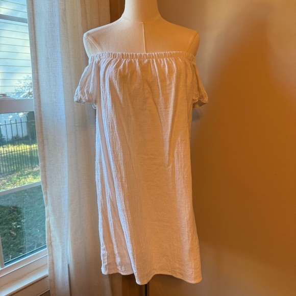 Dresses & Skirts - Beachy off the shoulder linen blend mini dress